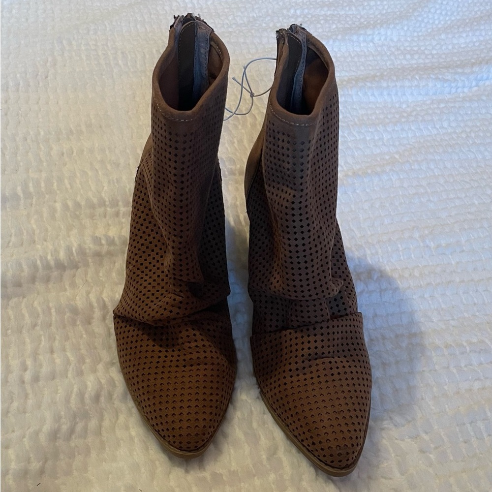 KAARI Blue | Frankie Block Heel Boots | Slouchy Western Ankle Boots | NWOB - Picture 2 of 14